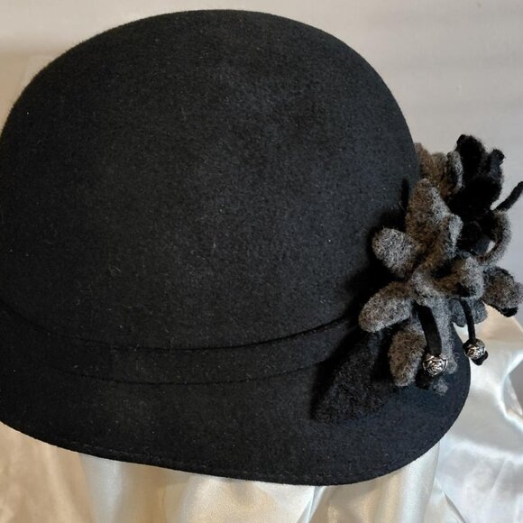 Raffaello Bettini Women's Black & Gray 100% Wool Cloche Hat - Picture 5 of 5